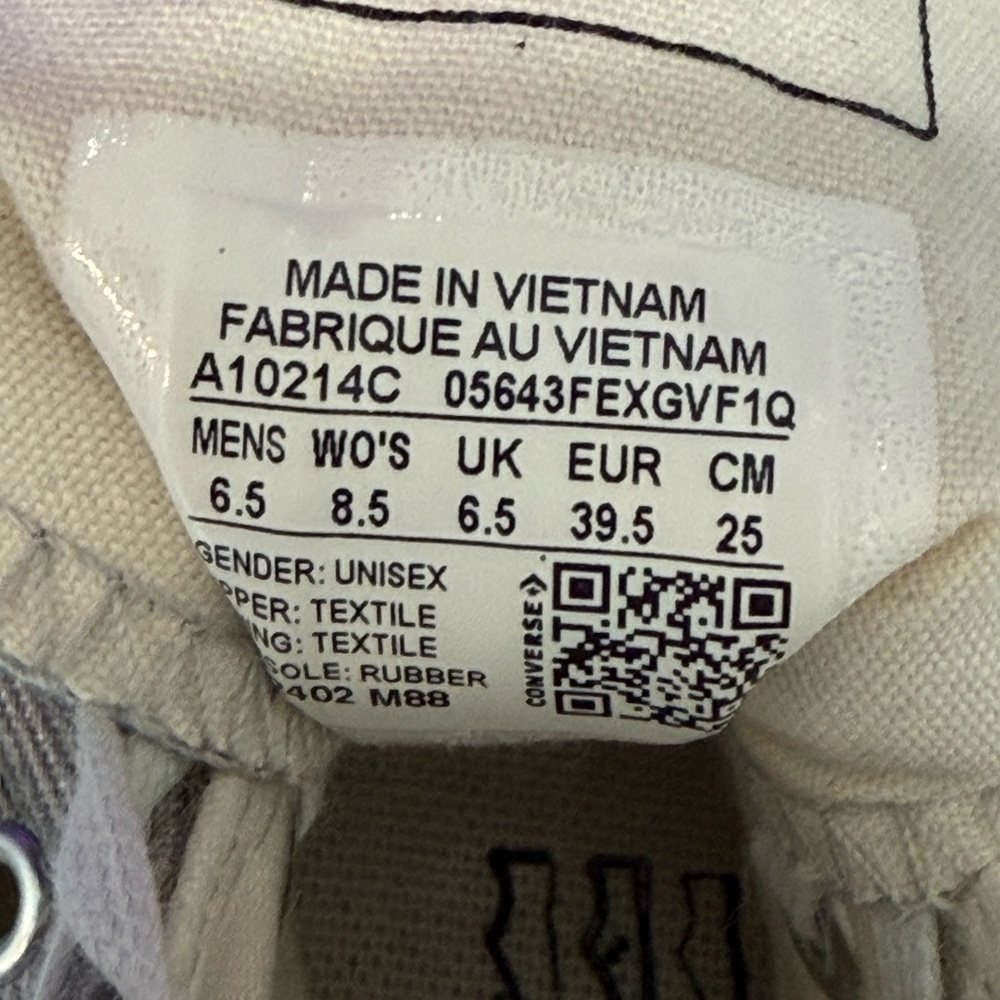 Converse Pride Sneakers Sleek Comfort NWOT - Picture 6 of 6